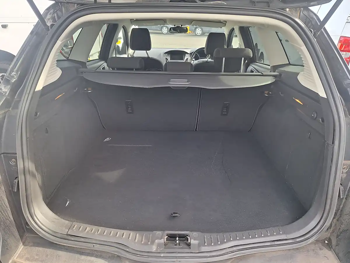 Used 2015 Ford Focus Zetec Black - Interior and Exterior details 6