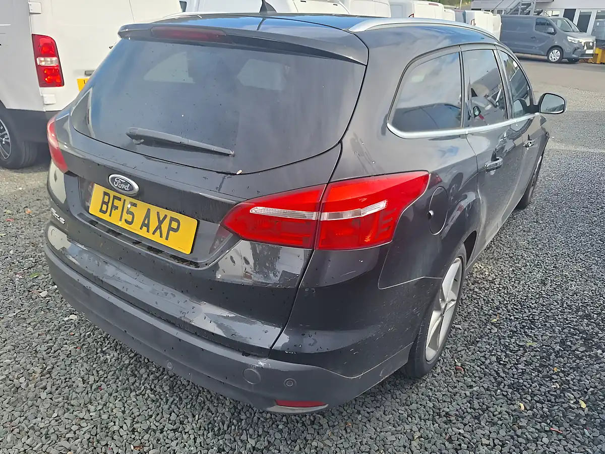 Used 2015 Ford Focus Zetec Black - Interior and Exterior details 7