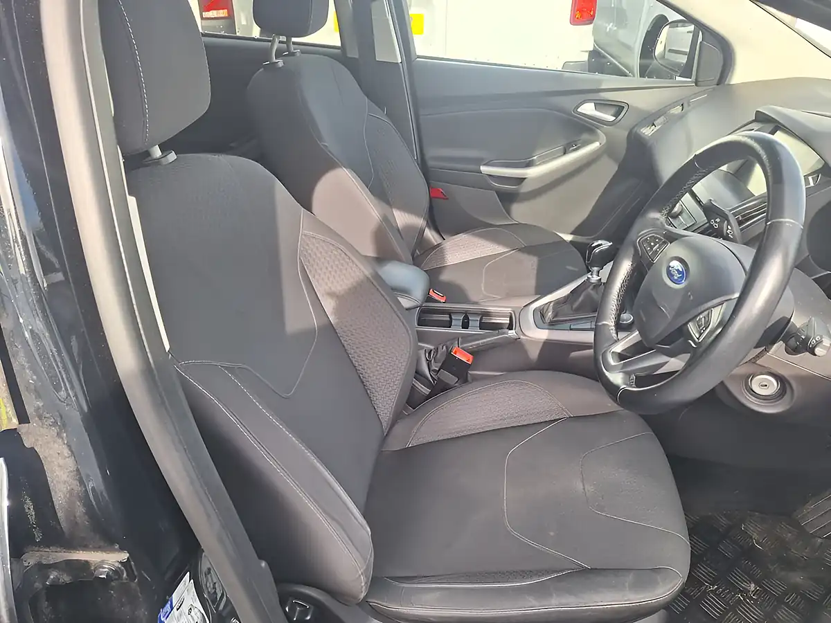 Used 2015 Ford Focus Zetec Black - Interior and Exterior details 9