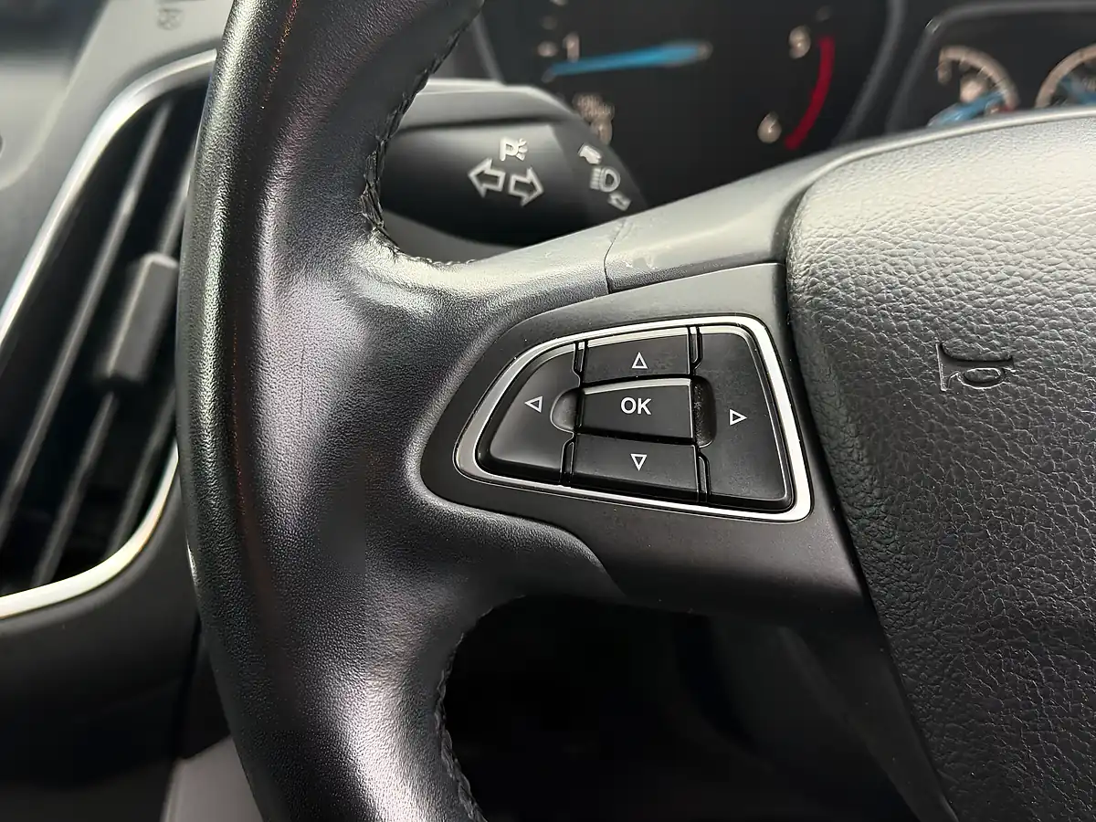 Used 2015 Ford Focus Zetec Black - Interior and Exterior details 15
