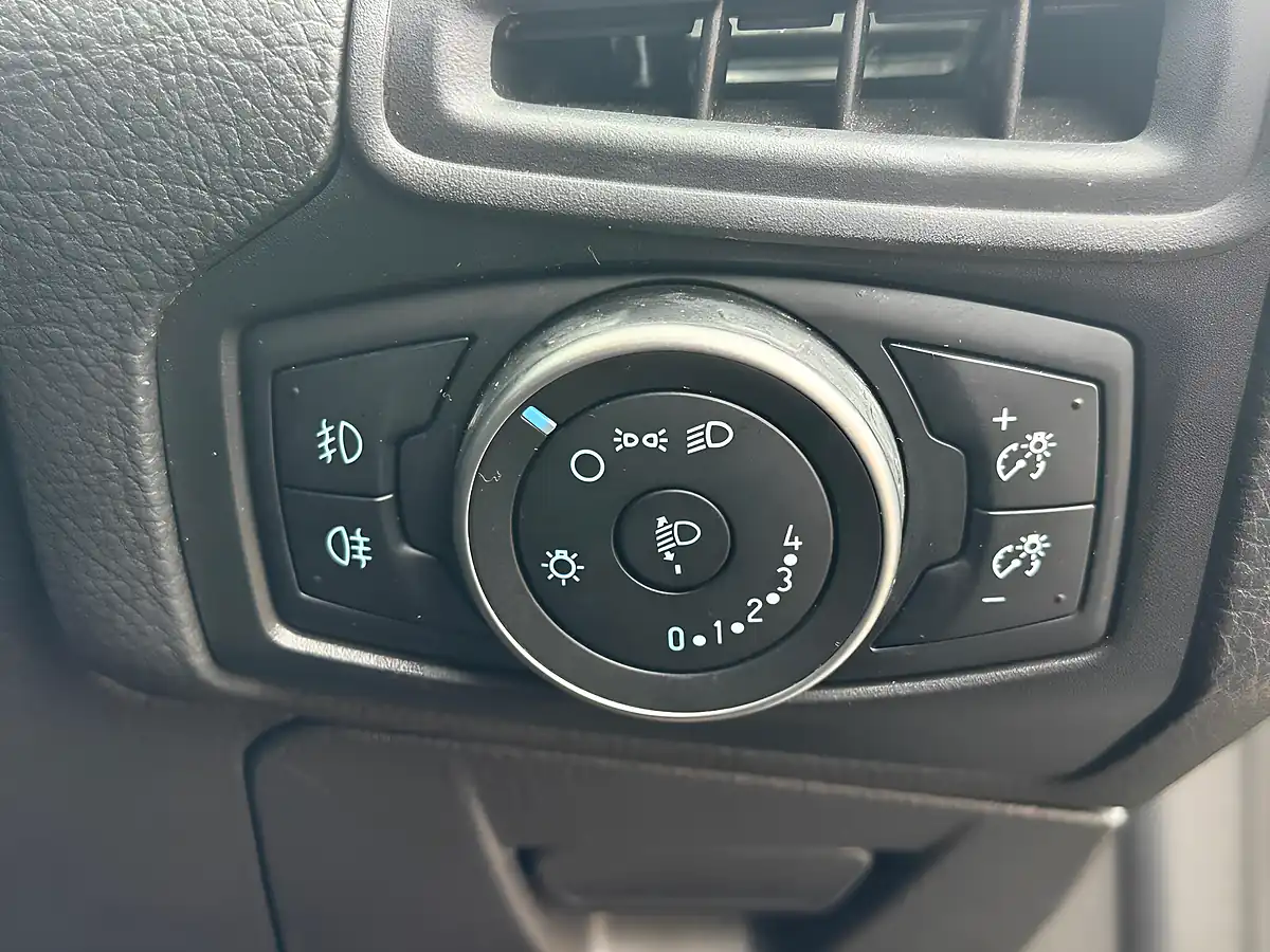 Used 2015 Ford Focus Zetec Black - Interior and Exterior details 16
