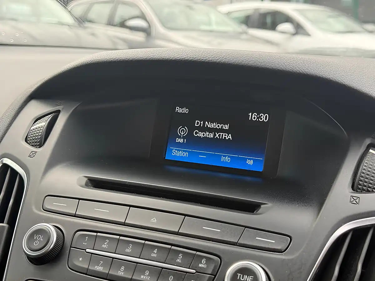 Used 2015 Ford Focus Zetec Black - Interior and Exterior details 18