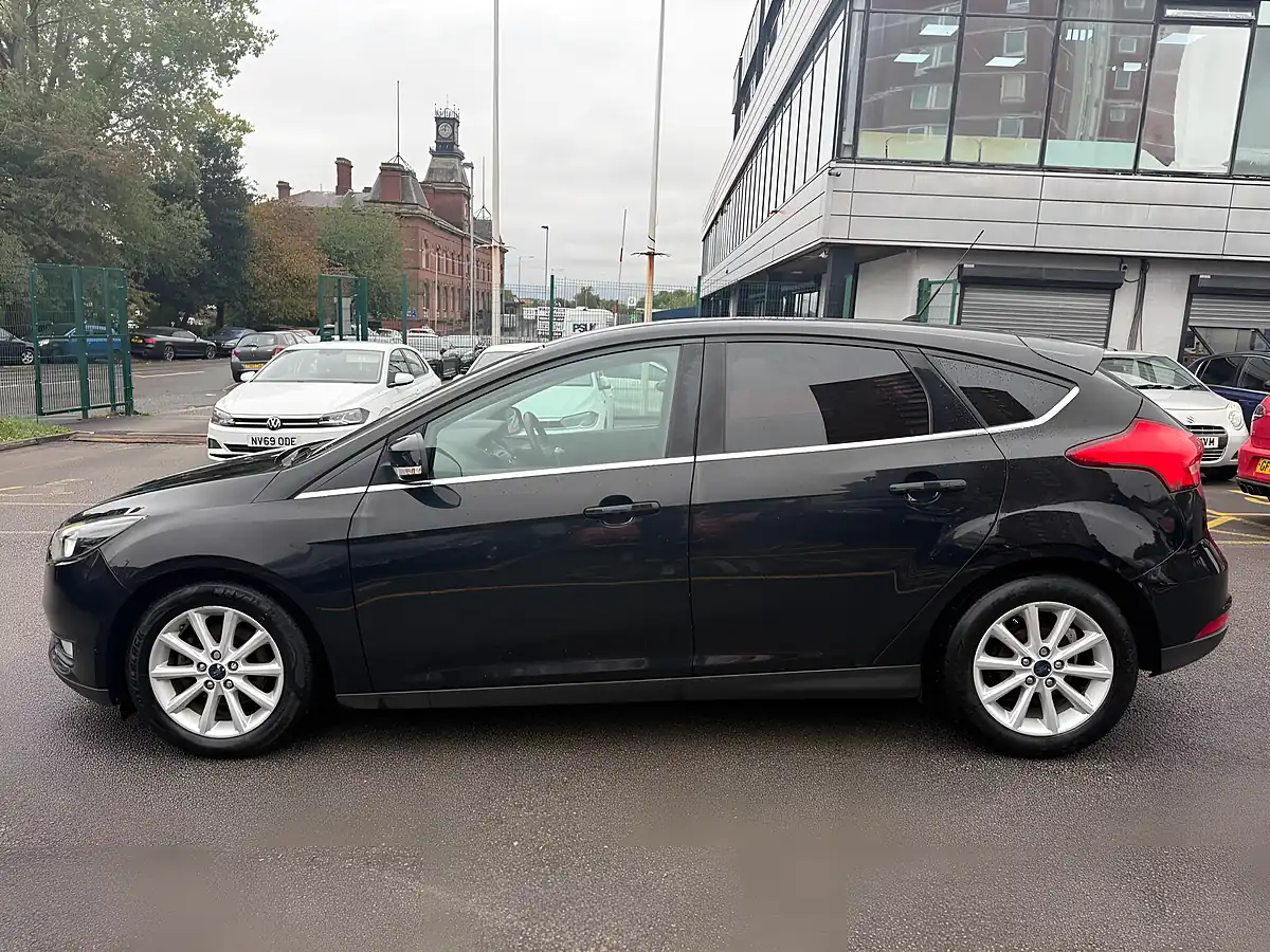 Used 2015 Ford Focus Zetec Black - Interior and Exterior details 7