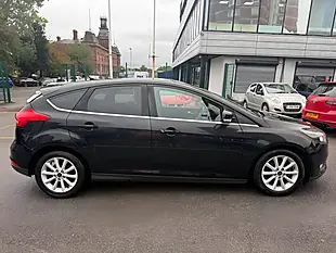 Used 2015 Ford Focus Zetec Black - Interior and Exterior details 9