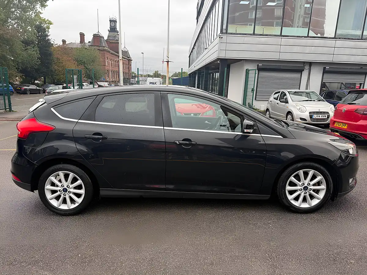 Used 2015 Ford Focus Zetec Black - Interior and Exterior details 9
