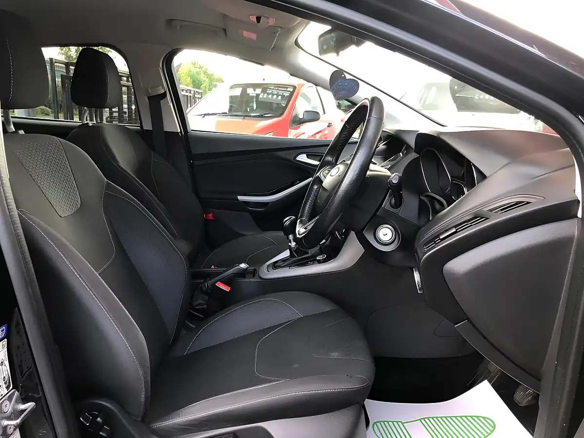 Used 2015 Ford Focus Zetec Black - Interior and Exterior details 12