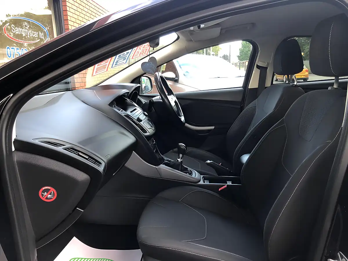 Used 2015 Ford Focus Zetec Black - Interior and Exterior details 13