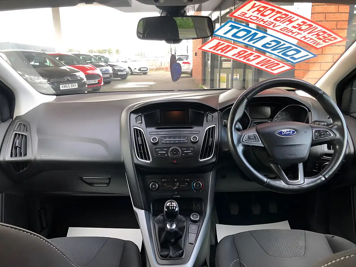 Used 2015 Ford Focus Zetec Black - Interior and Exterior details 14