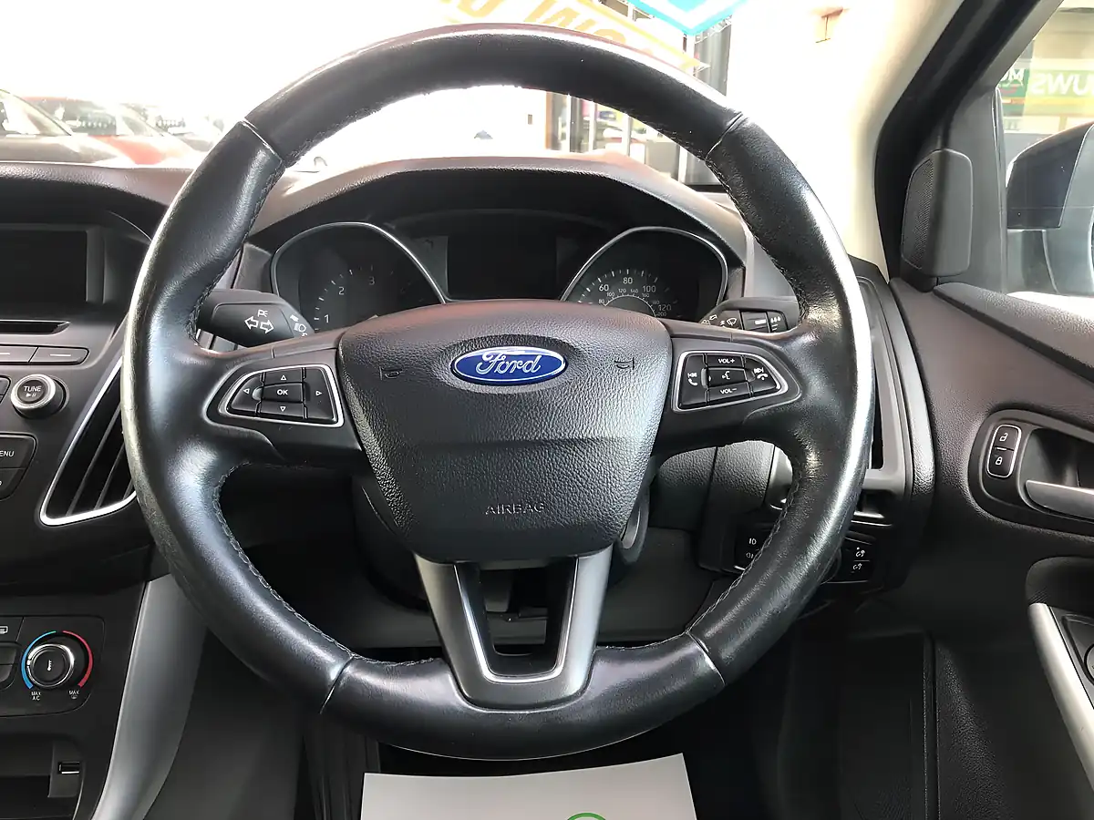 Used 2015 Ford Focus Zetec Black - Interior and Exterior details 15