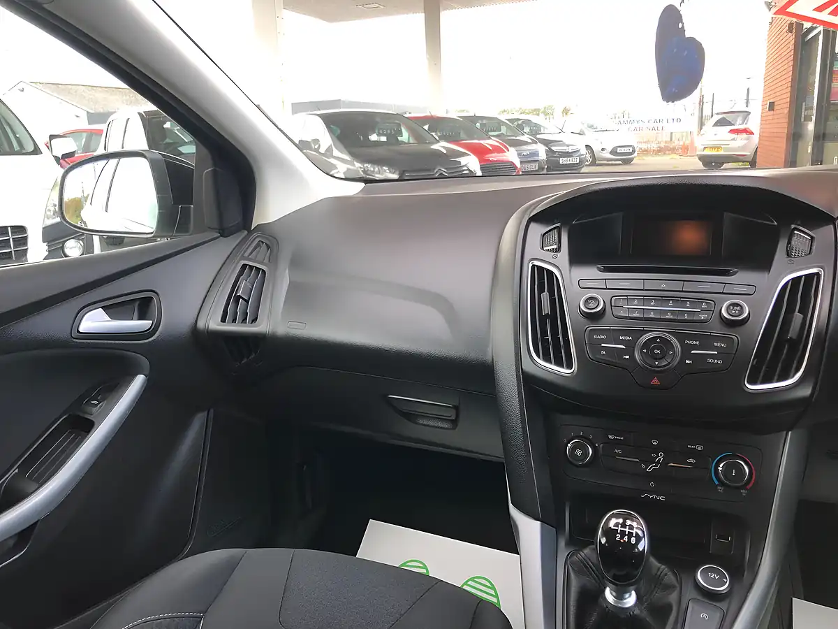 Used 2015 Ford Focus Zetec Black - Interior and Exterior details 16