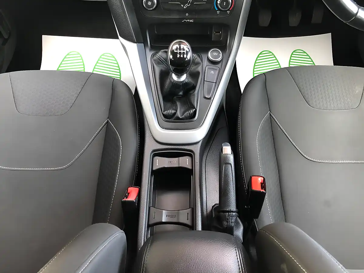Used 2015 Ford Focus Zetec Black - Interior and Exterior details 17