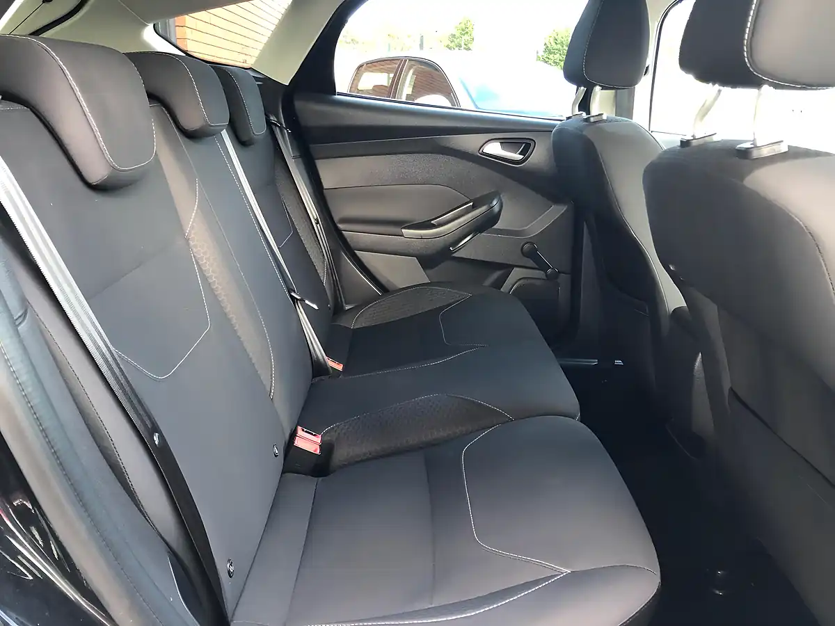 Used 2015 Ford Focus Zetec Black - Interior and Exterior details 19