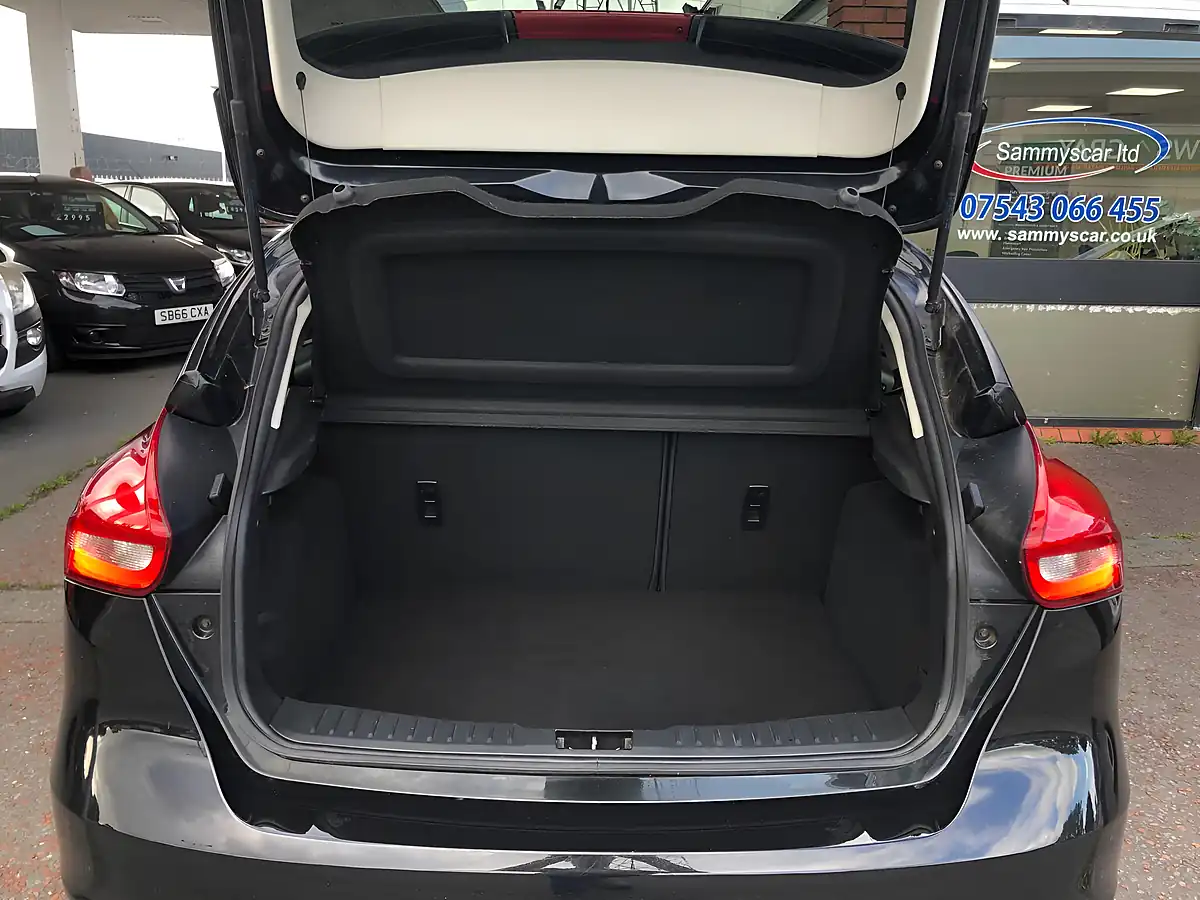 Used 2015 Ford Focus Zetec Black - Interior and Exterior details 20