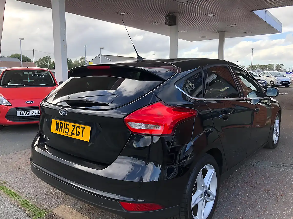 Used 2015 Ford Focus Zetec Black - Interior and Exterior details 5