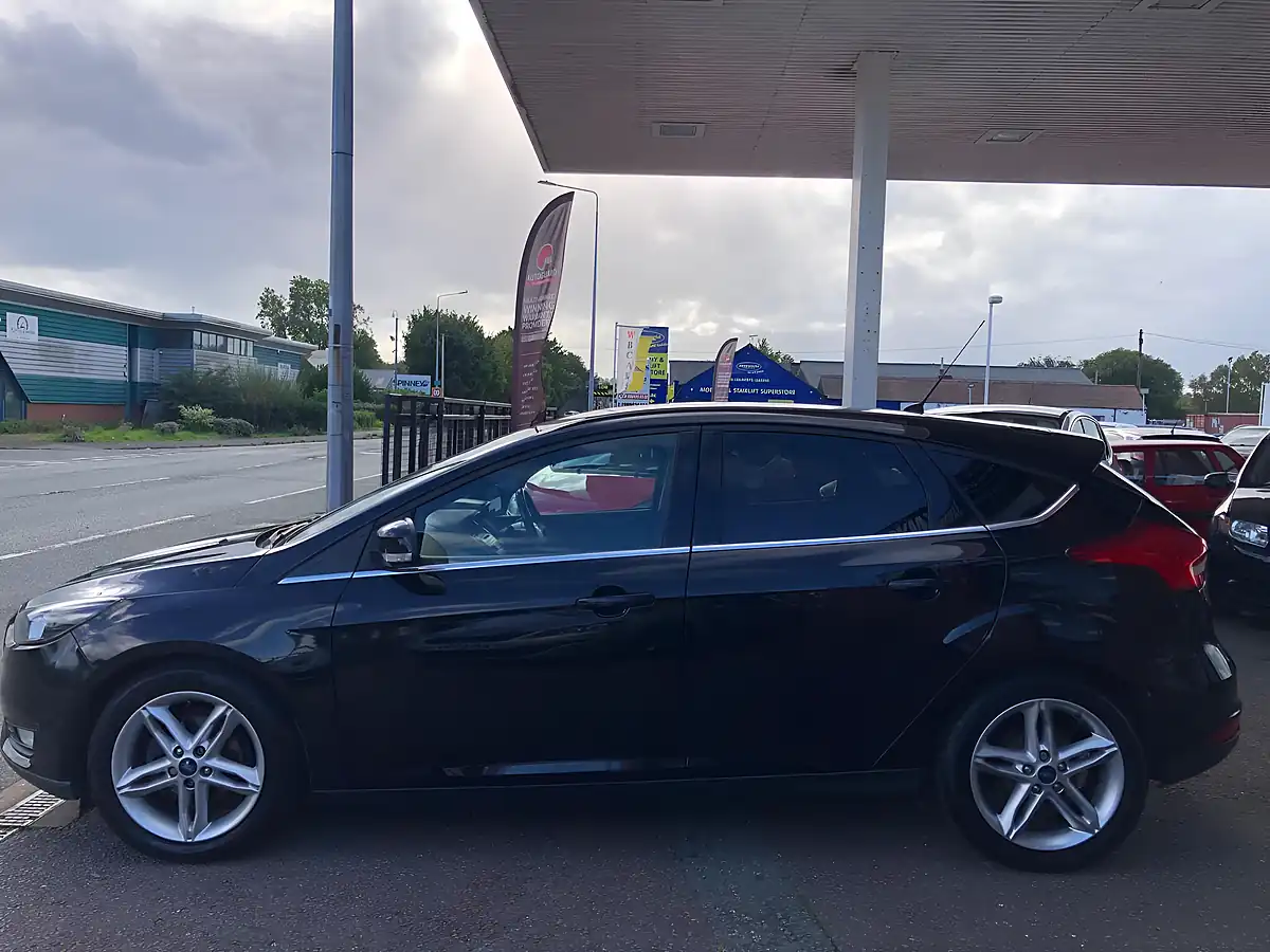 Used 2015 Ford Focus Zetec Black - Interior and Exterior details 7