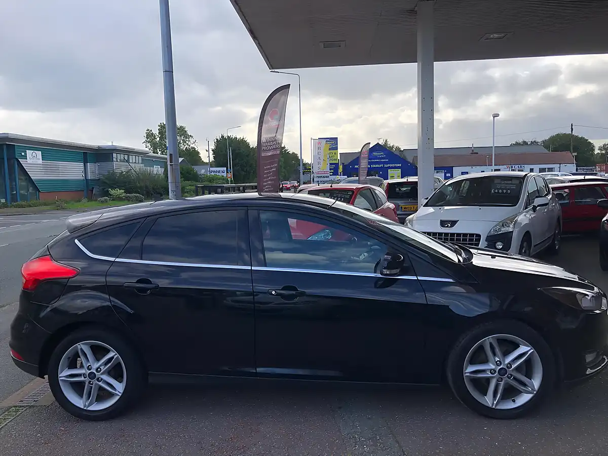 Used 2015 Ford Focus Zetec Black - Interior and Exterior details 9