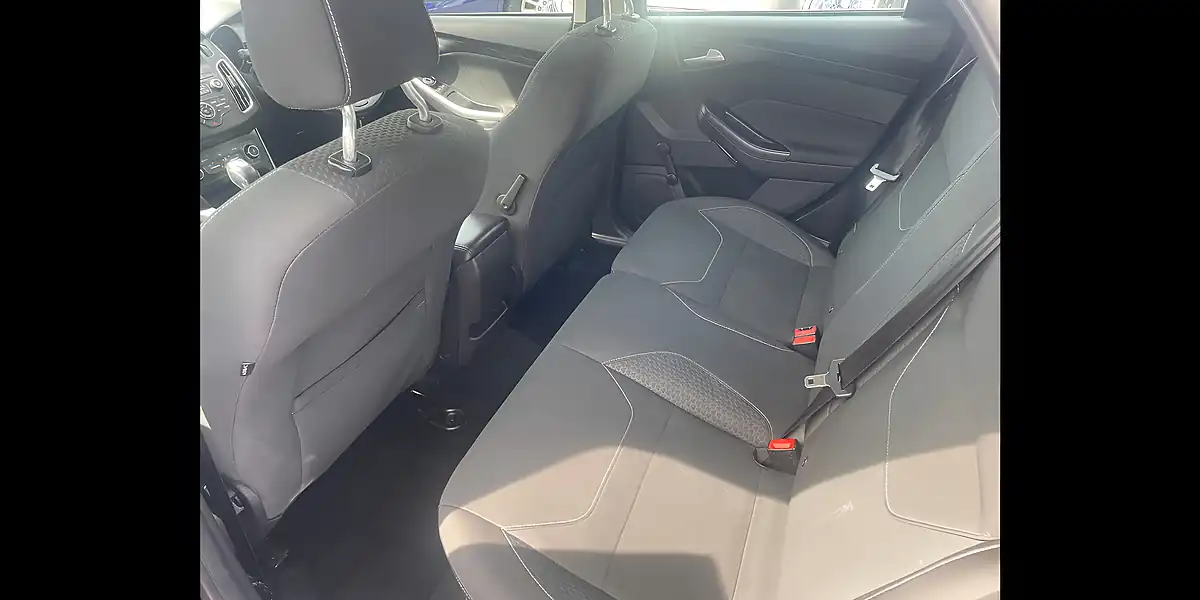 Used 2015 Ford Focus Zetec Blue - Interior and Exterior details 10