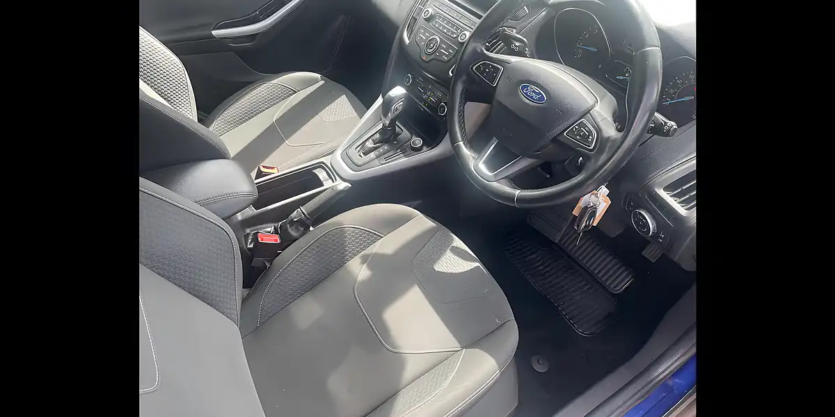 Used 2015 Ford Focus Zetec Blue - Interior and Exterior details 13