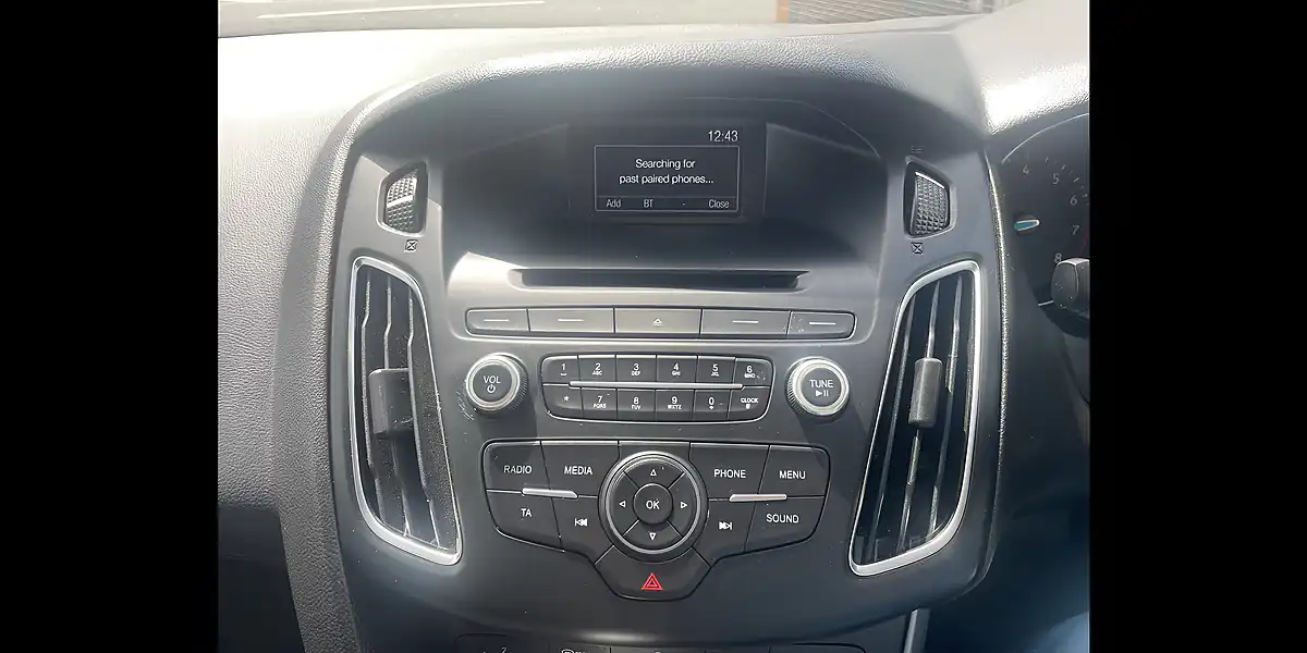 Used 2015 Ford Focus Zetec Blue - Interior and Exterior details 15