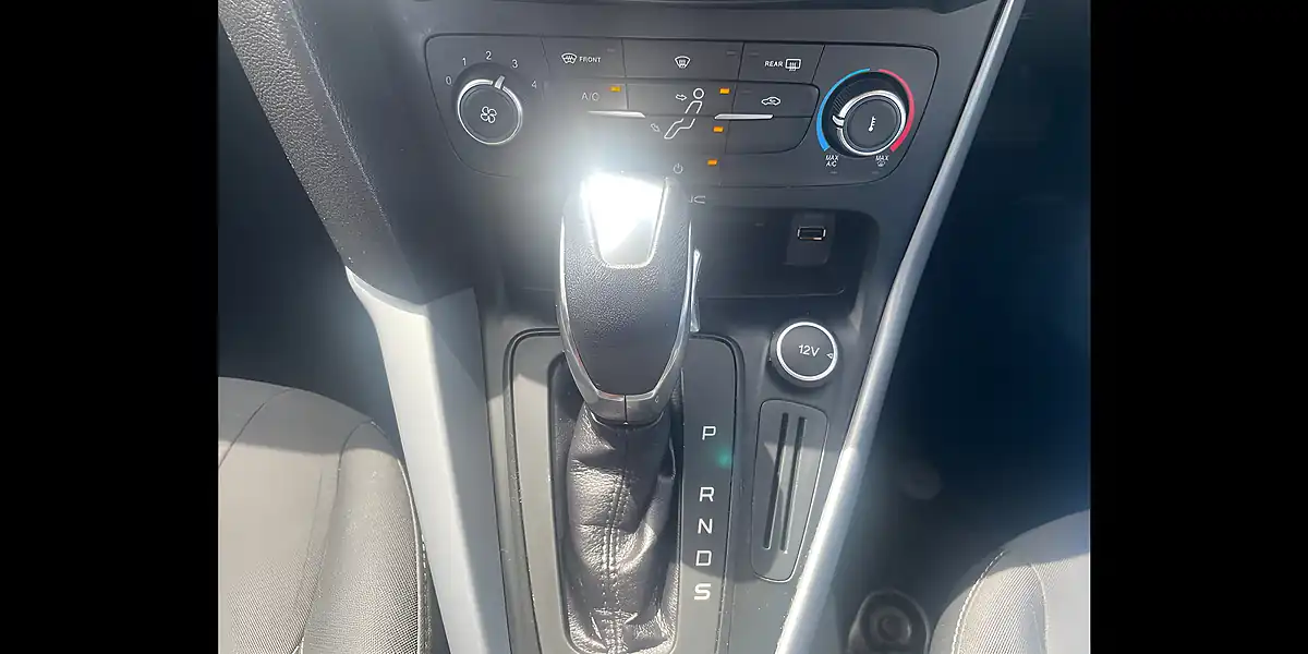 Used 2015 Ford Focus Zetec Blue - Interior and Exterior details 16
