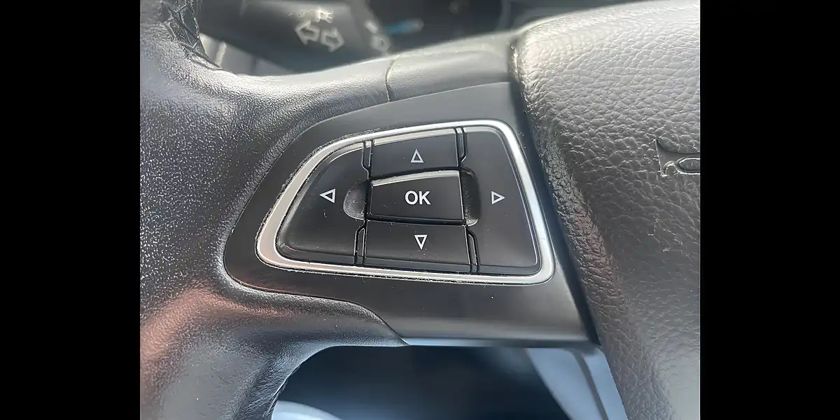 Used 2015 Ford Focus Zetec Blue - Interior and Exterior details 17