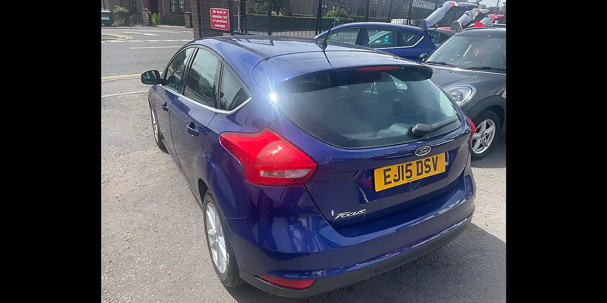 Used 2015 Ford Focus Zetec Blue - Interior and Exterior details 7