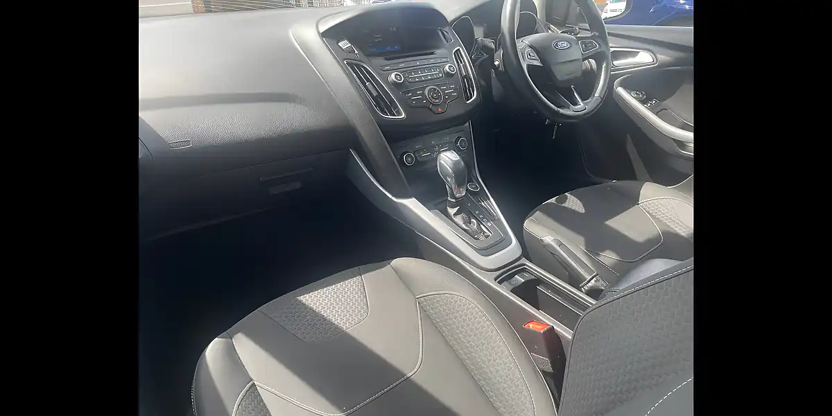 Used 2015 Ford Focus Zetec Blue - Interior and Exterior details 9