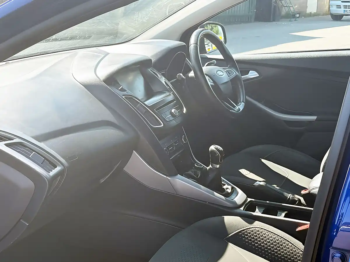 Used 2015 Ford Focus Zetec Blue - Interior and Exterior details 10