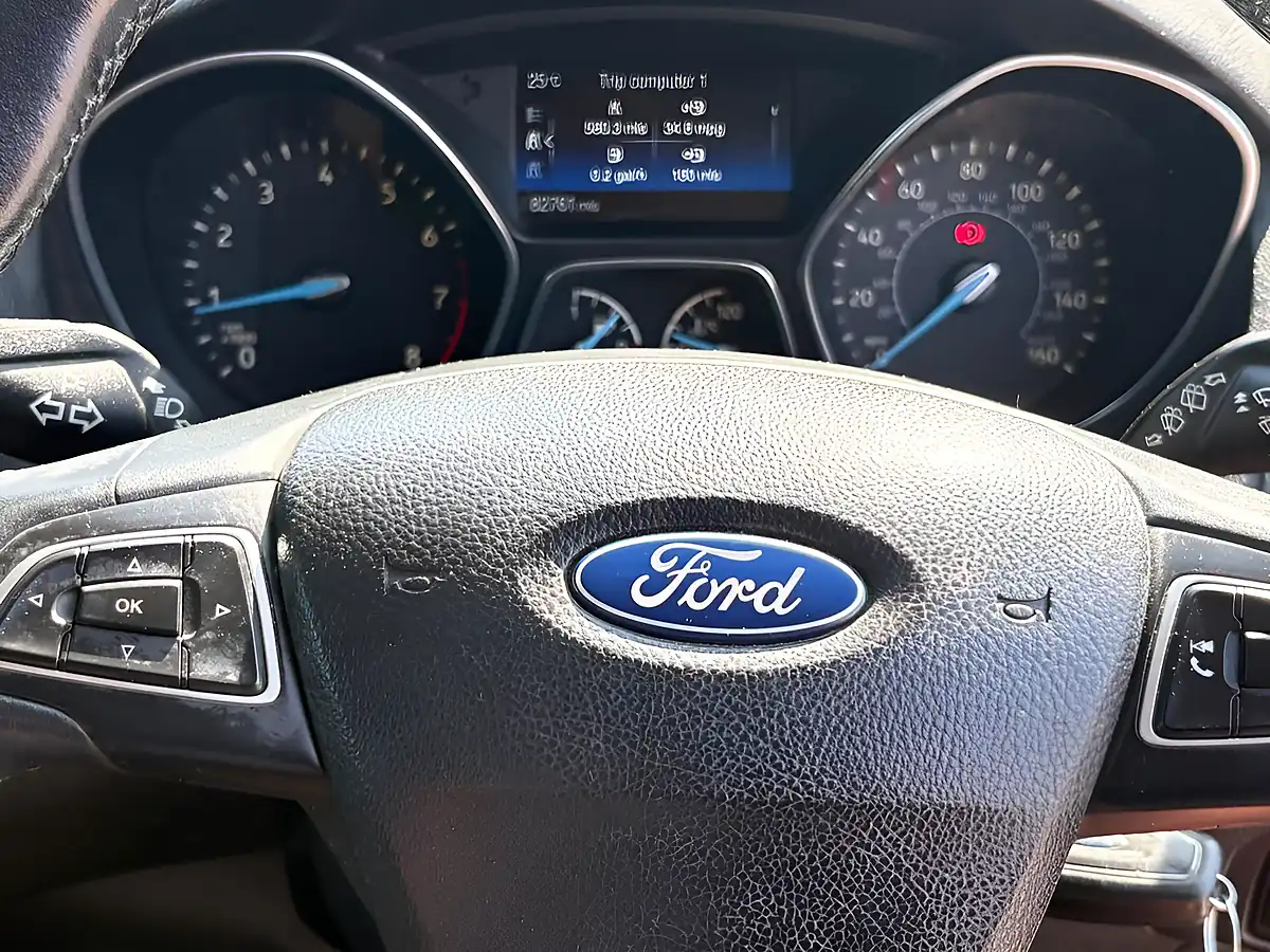Used 2015 Ford Focus Zetec Blue - Interior and Exterior details 12