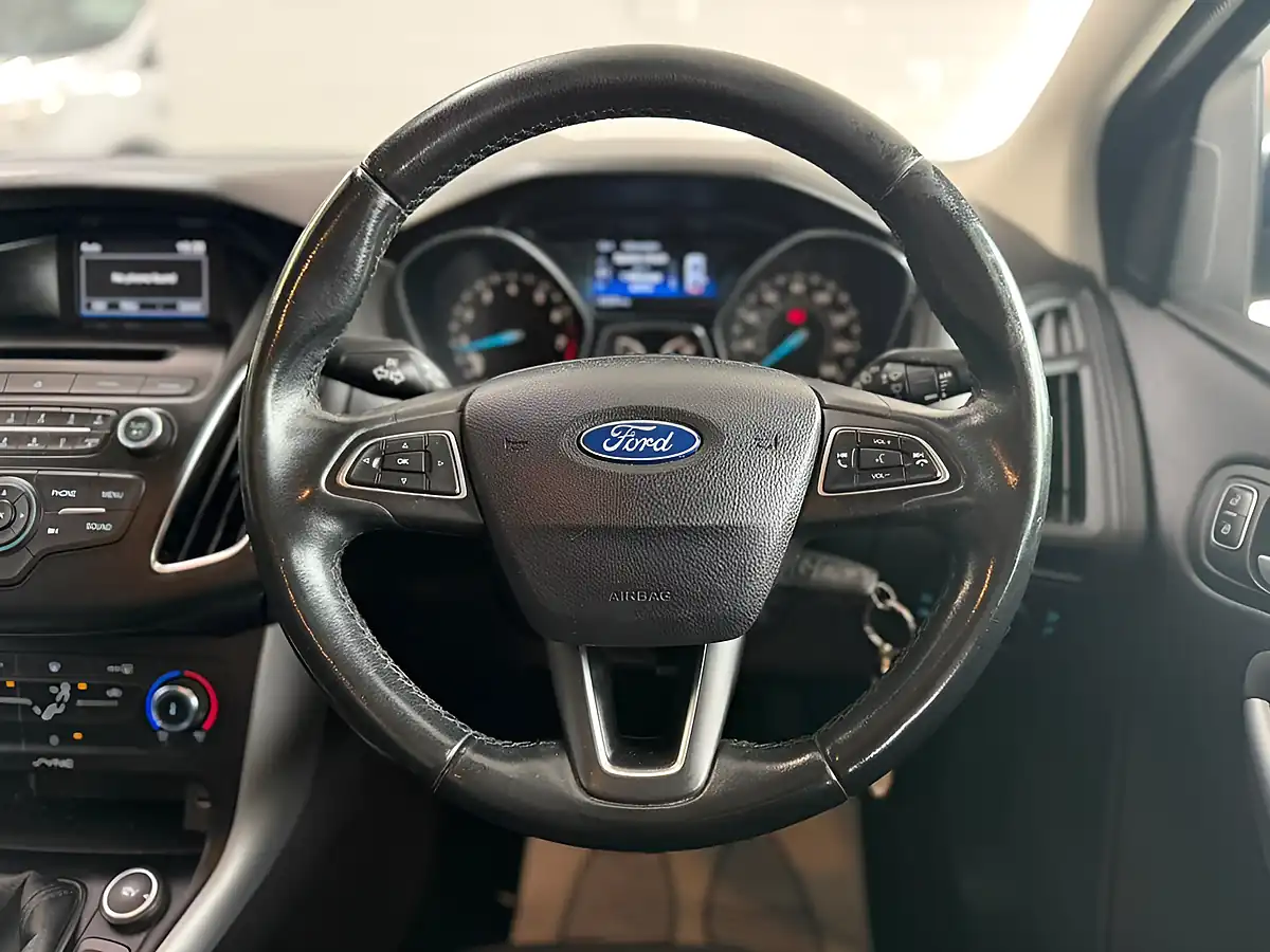 Used 2015 Ford Focus Zetec Blue - Interior and Exterior details 5