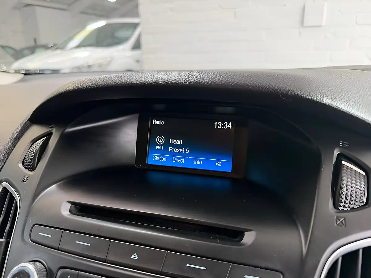 Used 2015 Ford Focus Zetec Blue - Interior and Exterior details 8