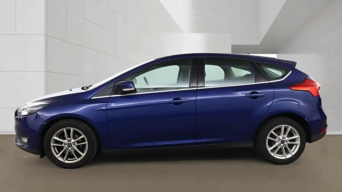 Used 2015 Ford Focus Zetec Blue - Interior and Exterior details 4