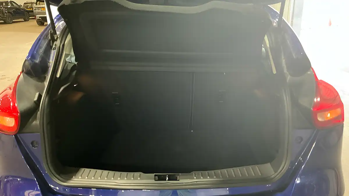 Used 2015 Ford Focus Zetec Blue - Interior and Exterior details 5