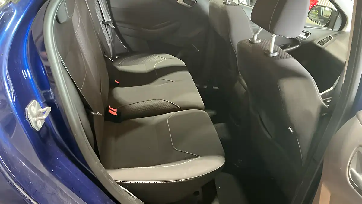 Used 2015 Ford Focus Zetec Blue - Interior and Exterior details 6