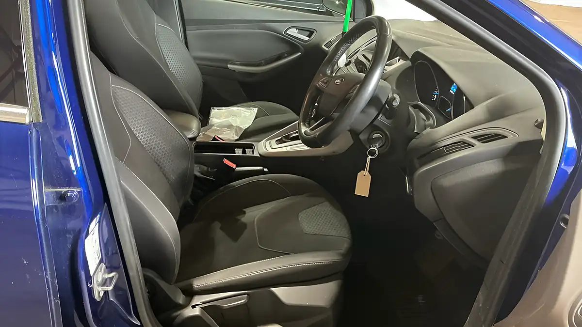 Used 2015 Ford Focus Zetec Blue - Interior and Exterior details 7