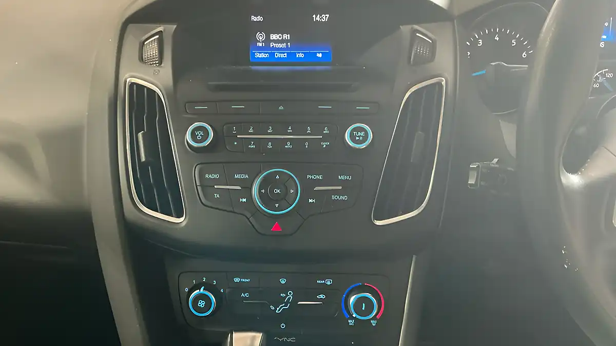 Used 2015 Ford Focus Zetec Blue - Interior and Exterior details 8