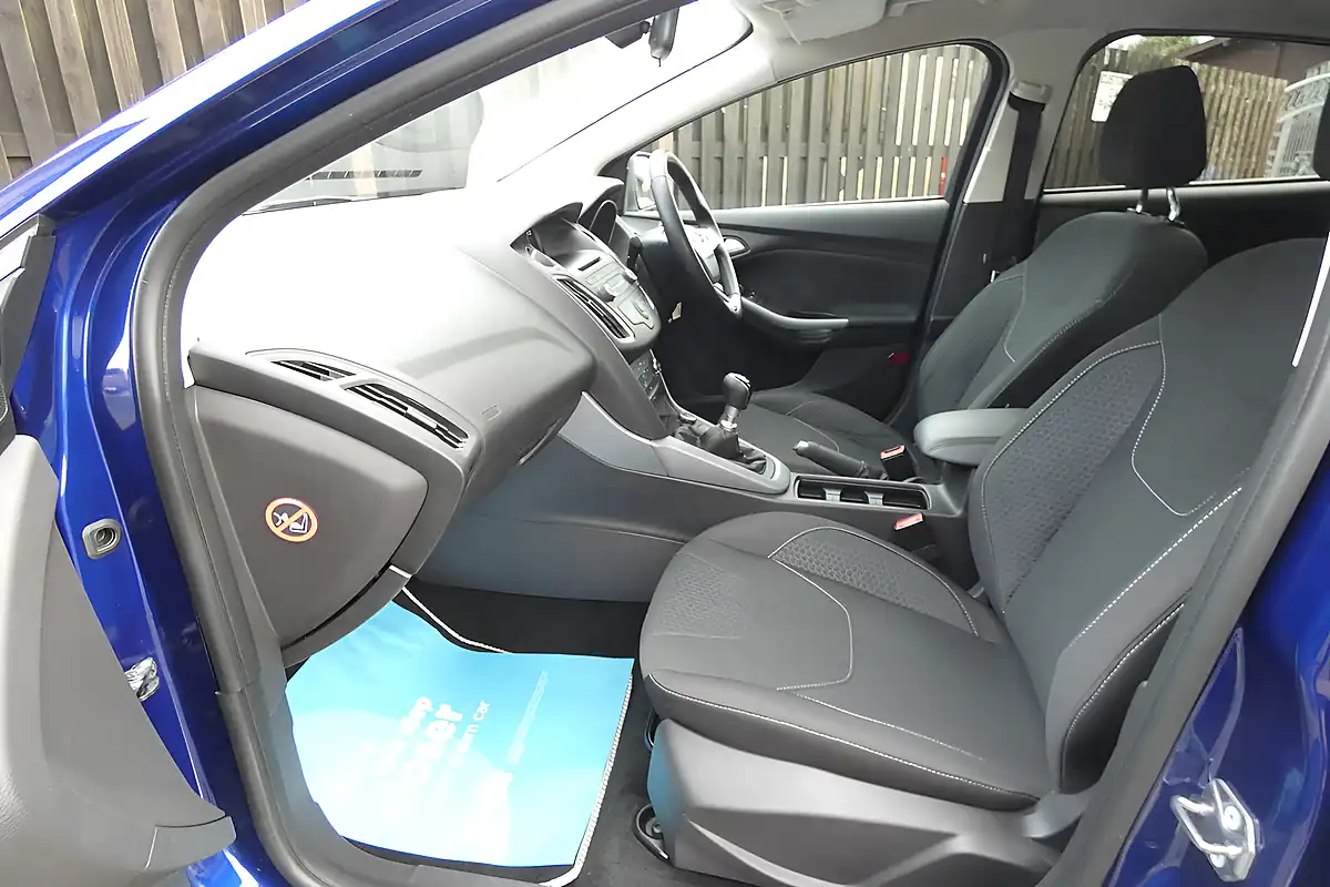 Used 2015 Ford Focus Zetec Blue - Interior and Exterior details 11
