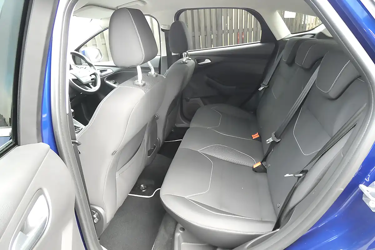Used 2015 Ford Focus Zetec Blue - Interior and Exterior details 13