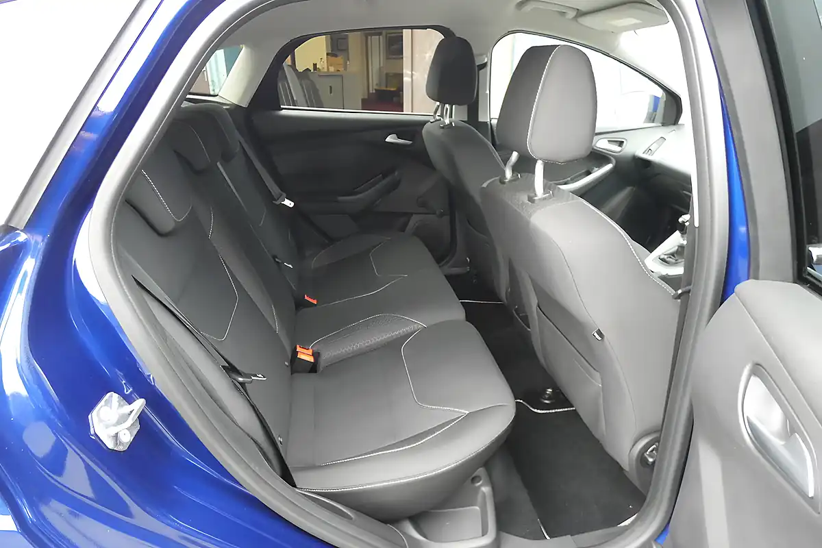 Used 2015 Ford Focus Zetec Blue - Interior and Exterior details 15