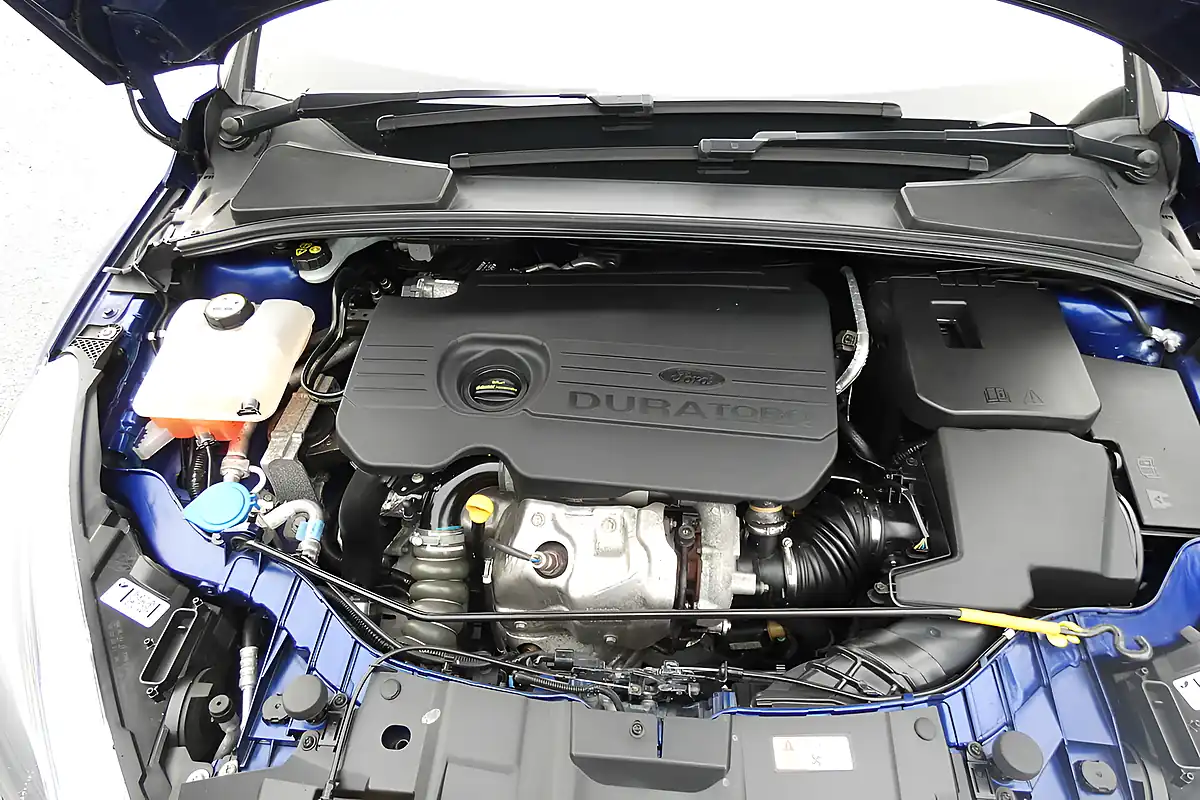 Used 2015 Ford Focus Zetec Blue - Interior and Exterior details 8