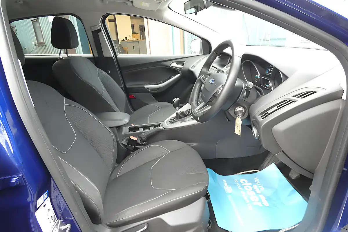 Used 2015 Ford Focus Zetec Blue - Interior and Exterior details 9