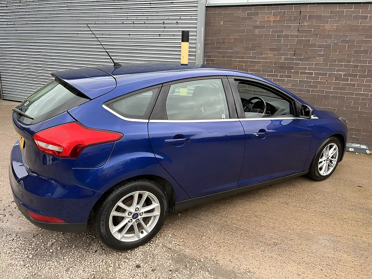 Used 2015 Ford Focus Zetec Blue - Interior and Exterior details 11