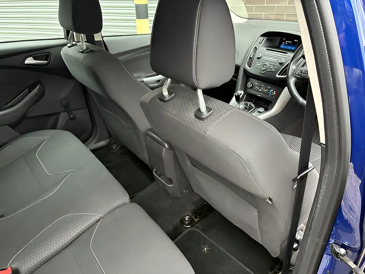 Used 2015 Ford Focus Zetec Blue - Interior and Exterior details 14