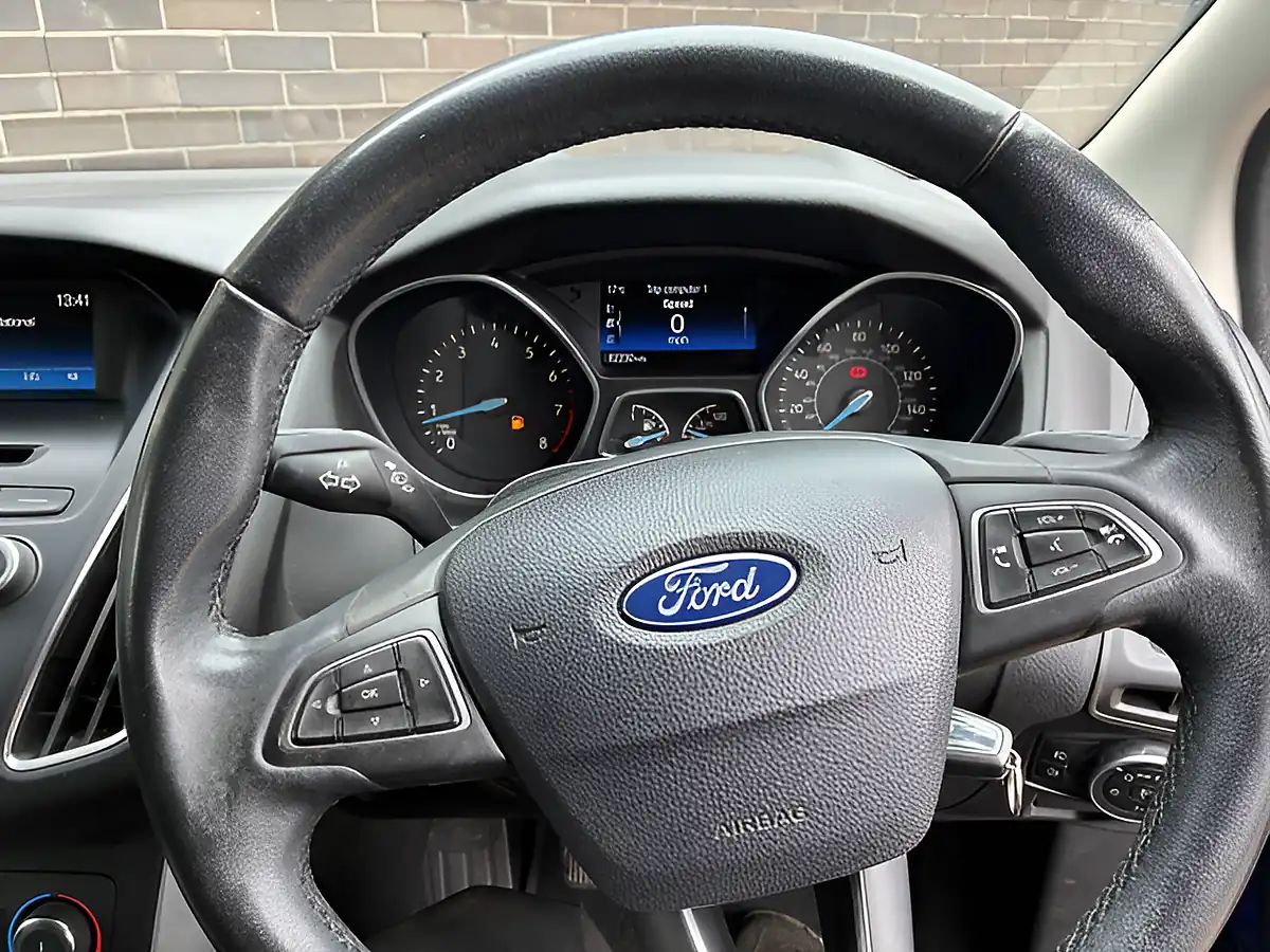 Used 2015 Ford Focus Zetec Blue - Interior and Exterior details 16