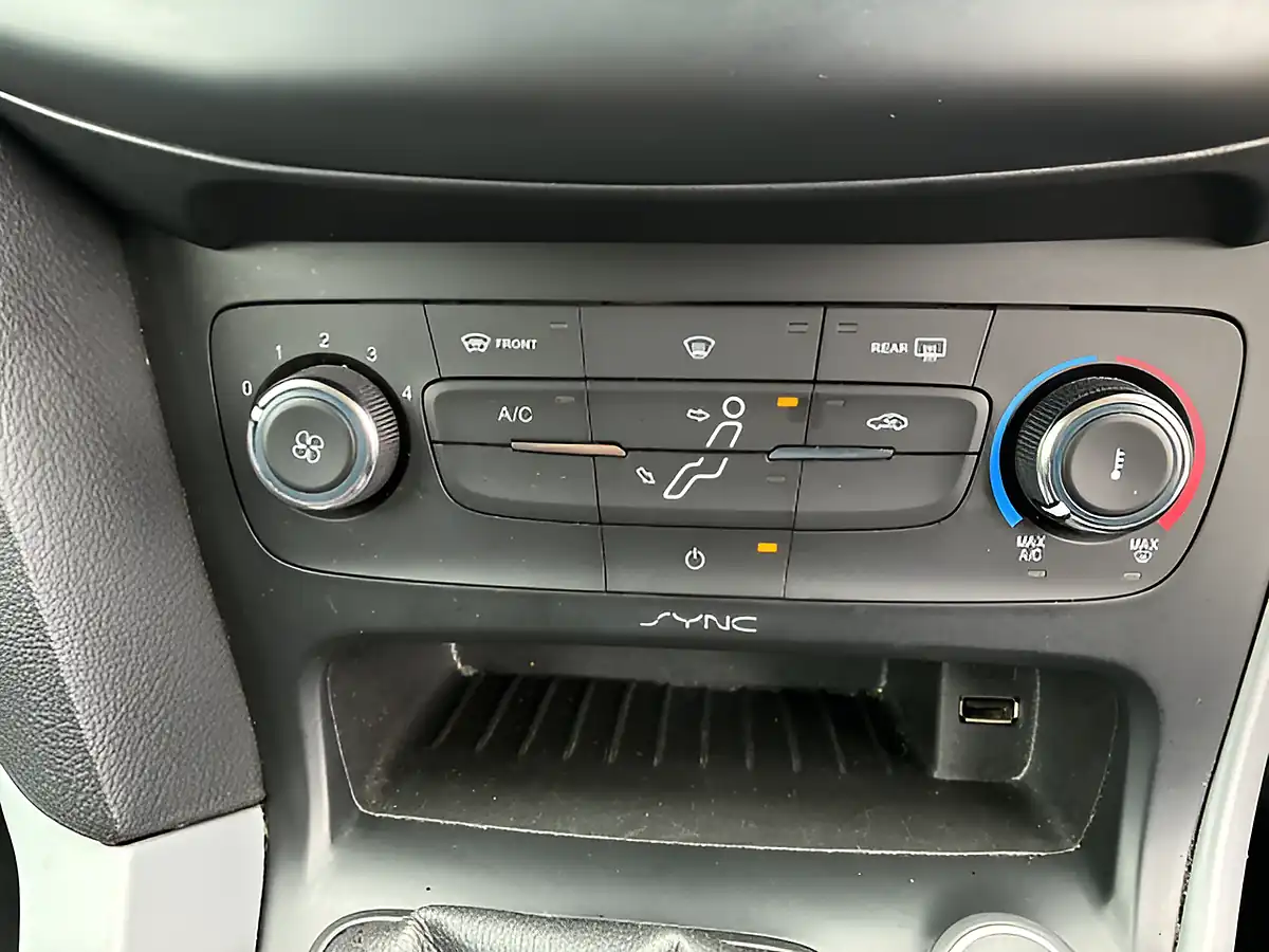 Used 2015 Ford Focus Zetec Blue - Interior and Exterior details 18