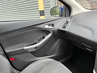 Used 2015 Ford Focus Zetec Blue - Interior and Exterior details 19