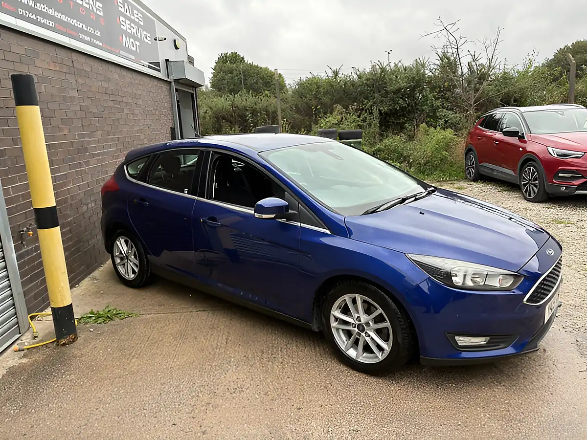 Used 2015 Ford Focus Zetec Blue - Interior and Exterior details 7