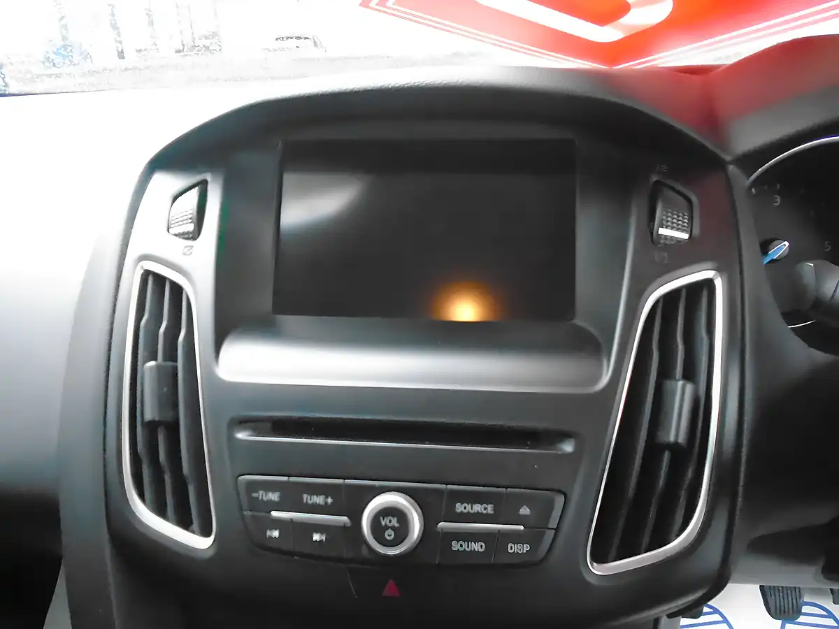 Used 2015 Ford Focus Zetec Blue - Interior and Exterior details 10