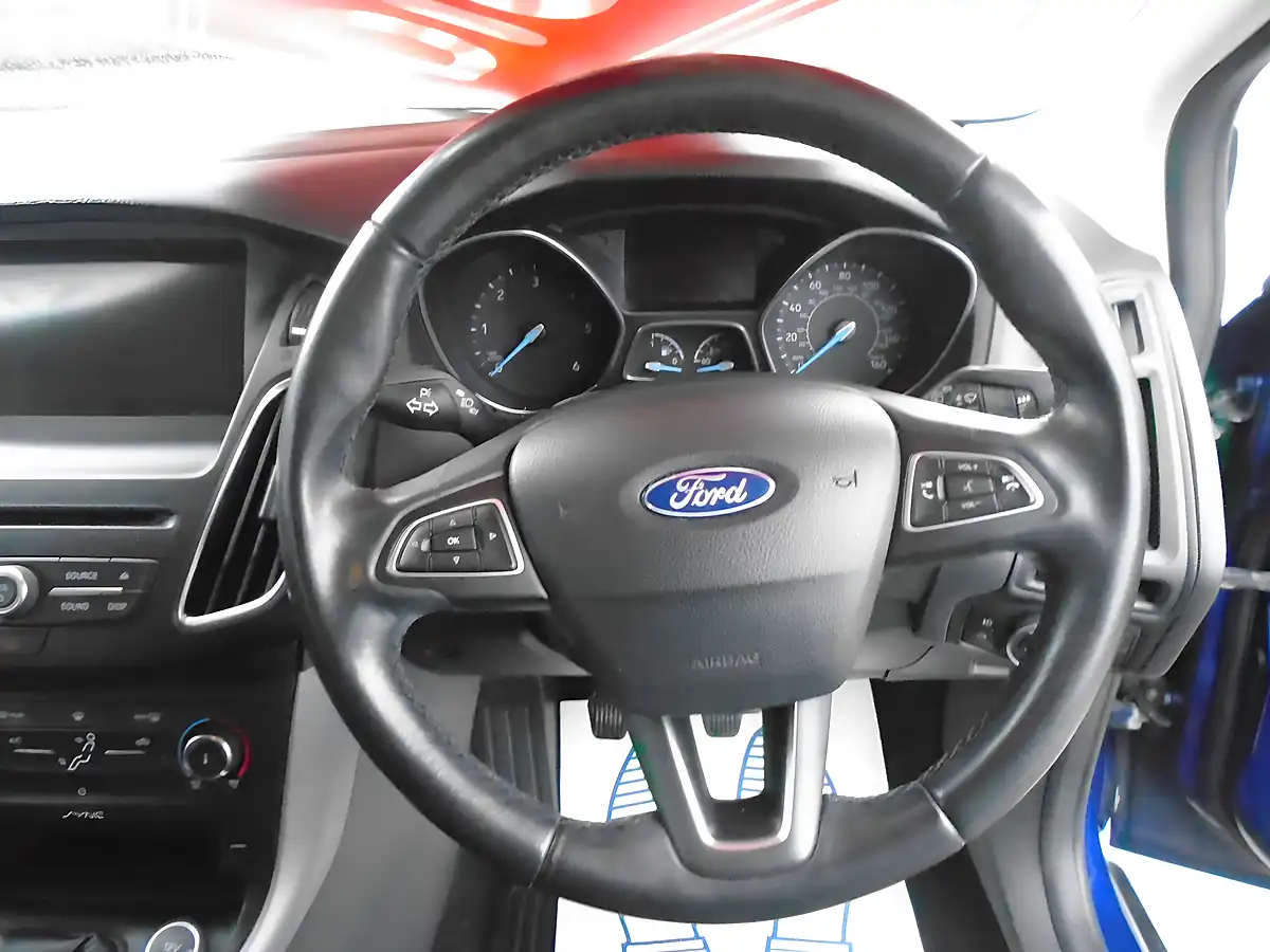 Used 2015 Ford Focus Zetec Blue - Interior and Exterior details 11