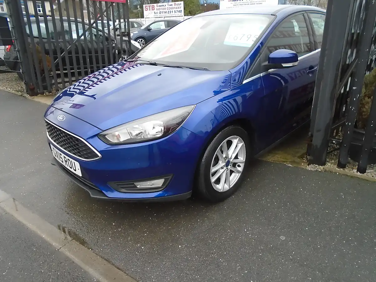 Used 2015 Ford Focus Zetec Blue - Interior and Exterior details 3
